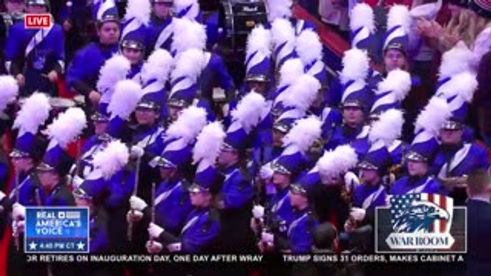 MIDDLETOWN HIGH SCHOOL MARCHING BAND AND CHEERLEADERS