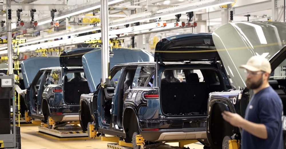 US manufacturing activity hits 4-year high, manufacturing employment hits near 3-year high