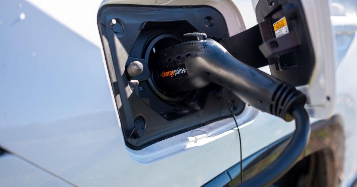 Landlords required to build EV chargers at renters' request with new Illinois law - Real America's Voice News