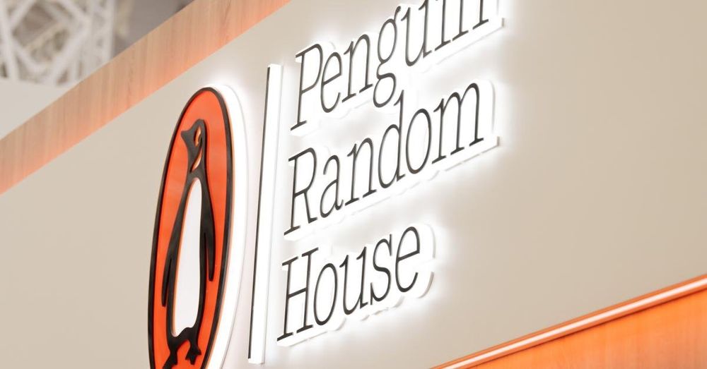 Publisher suspends sales of reporter's book after allegations of extensive plagiarism