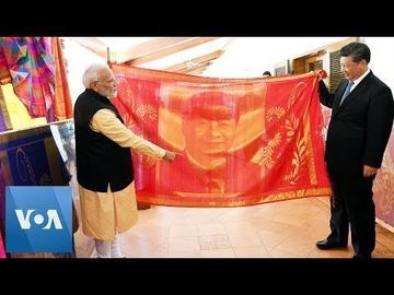 China’s Xi, Indian PM Modi Give Each Other Gifts