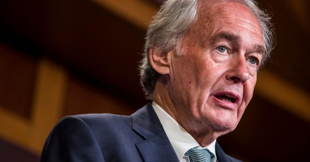 Democratic senator calls on FCC chairman to resign after social post about Iran war