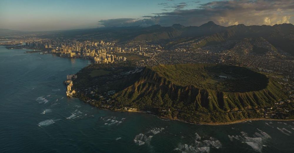 Woman rows 2,400 miles from Monterey to Honolulu alone and without support in 21-foot boat