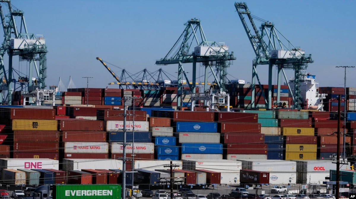US West Coast Shipping Operations Continue Amid Labor Talks