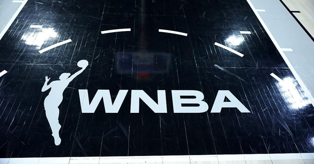 Dream and Valkyries leave court during National Anthem at WNBA Finals