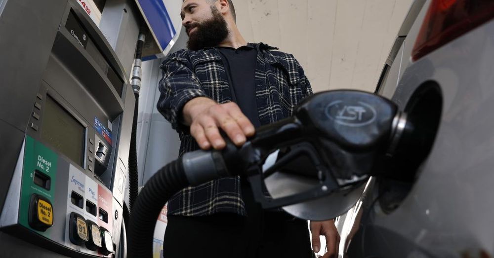Illinois Quick Hits: Illinois, Chicago join suit against rollback of fuel economy standards