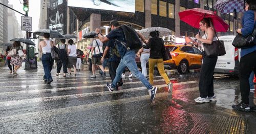 Weather conditions prompt massive flight delays, cancellations at NYC airports