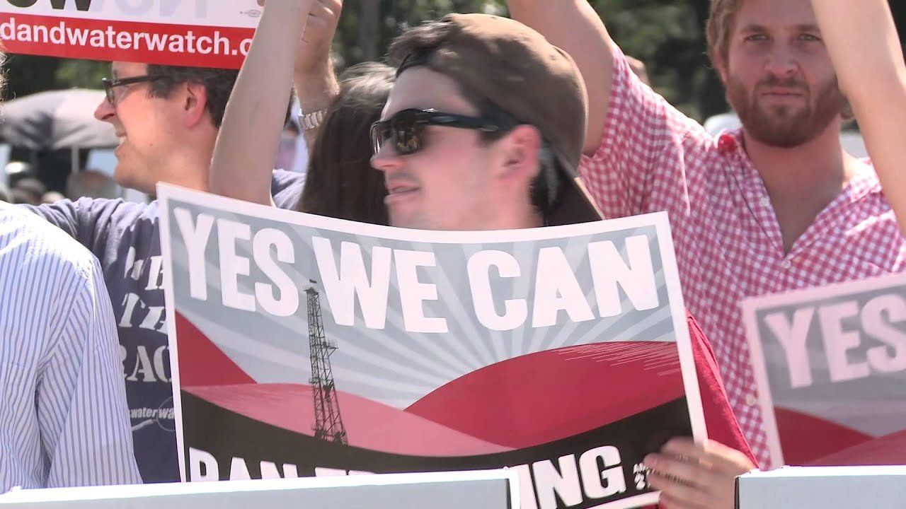 Anti-fracking protestors greet Obama in Scranton