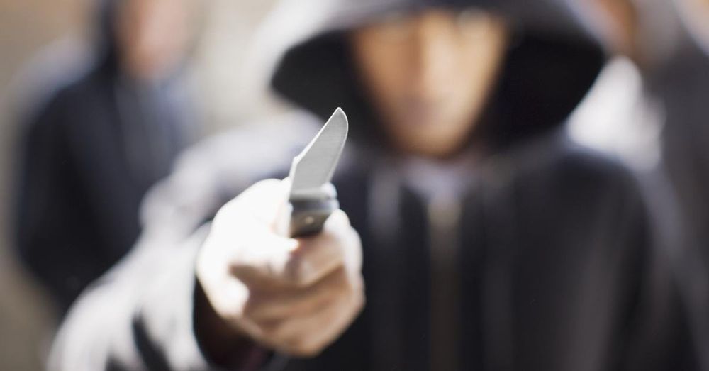 Man charged with abducting Kentucky family at knifepoint for bank robbery was felon on early release