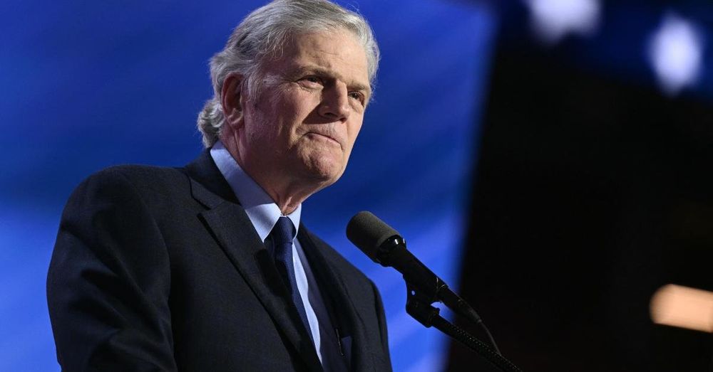 Franklin Graham meets with Zelensky in Berlin, offers prayer for peace in Russia-Ukraine war