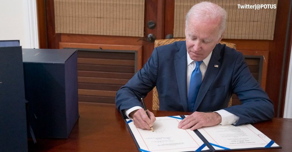 Dershowitz says challenges to Biden's autopen for bills, pardons 'will end up in court'