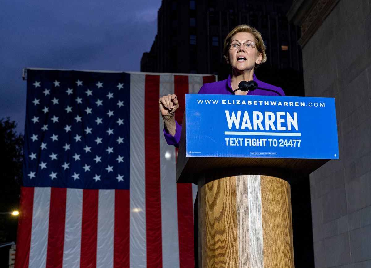 Railing Against Corruption, Democratic White House Hopeful Warren Rallies Thousands in NY