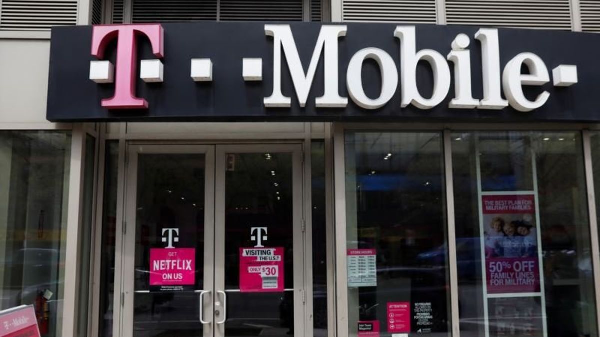 Trump Advisor Touts Sprint, T-Mobile Deal While Denying Lobbying