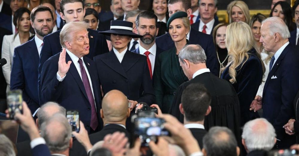 Social media erupts after Trump doesn't put hand on Bible during oath of office