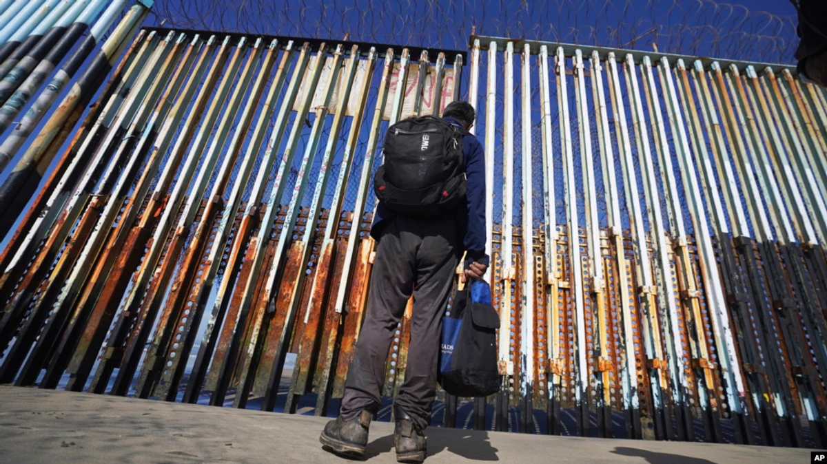 US Official: Possible New Migrant Influx Would Strain Border Patrols