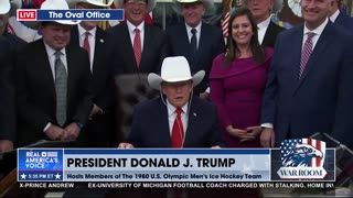 1980 MEN’S OLYMPIC HOCKEY TEAM PRESENTS A GIFT TO PRESIDENT TRUMP