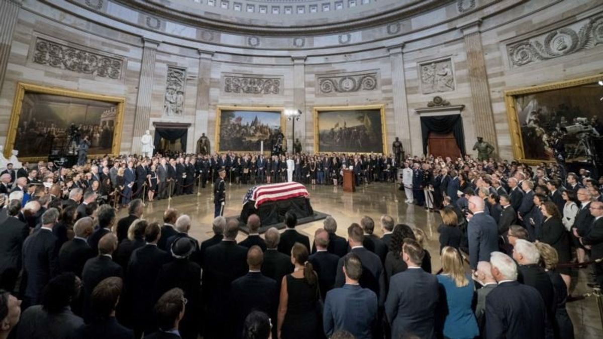 Obama, Bush Give McCain Presidential Farewell