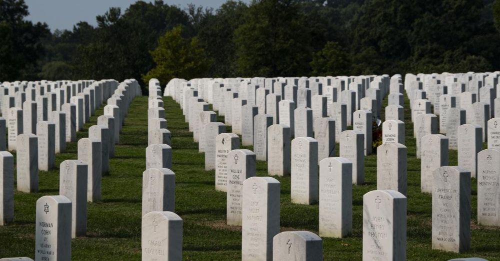 WATCH: President Trump honors fallen soldiers at Arlington National Cemetery for Memorial Day