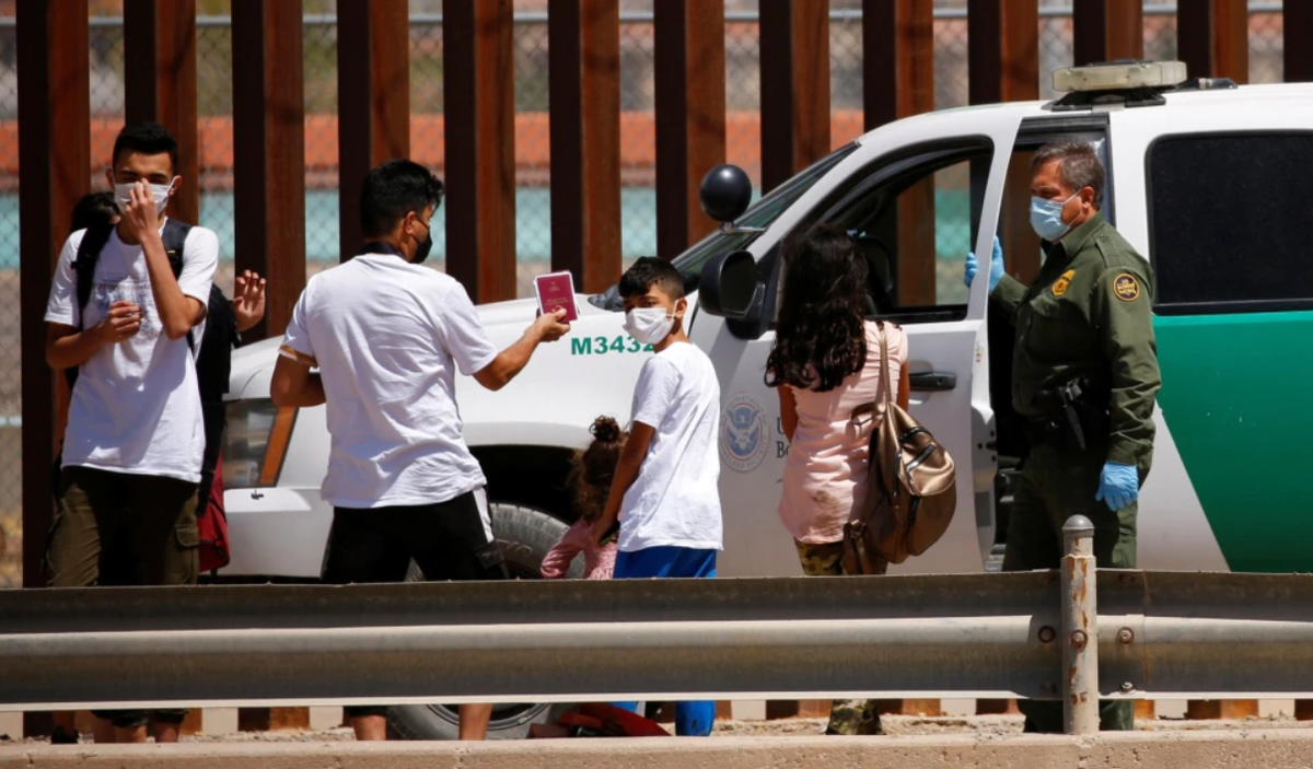 US Arrests 210,000 Migrants at Mexico Border in March, Rivaling Record Highs
