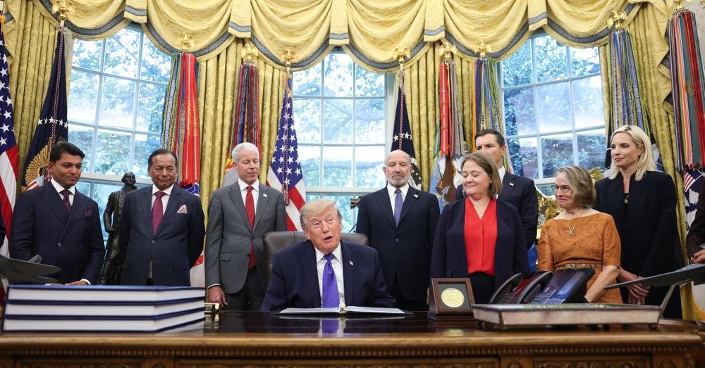 With control of Congress now at stake, Trump makes Iowa steel plant announcement a big tent event