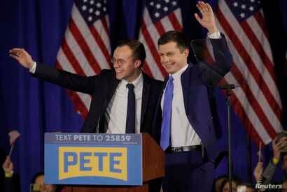 Democratic U.S. presidential candidate and former South Bend Mayor Pete Buttigieg waves to the crowd with his husband Chasten…