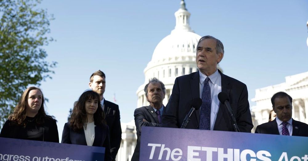 Congress members push to ban stock ownership, amid insider trading concerns, toothless enforcement