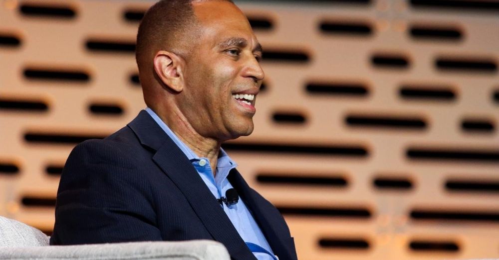 Jeffries indicates potential Supreme Court changes if Democrats win midterms