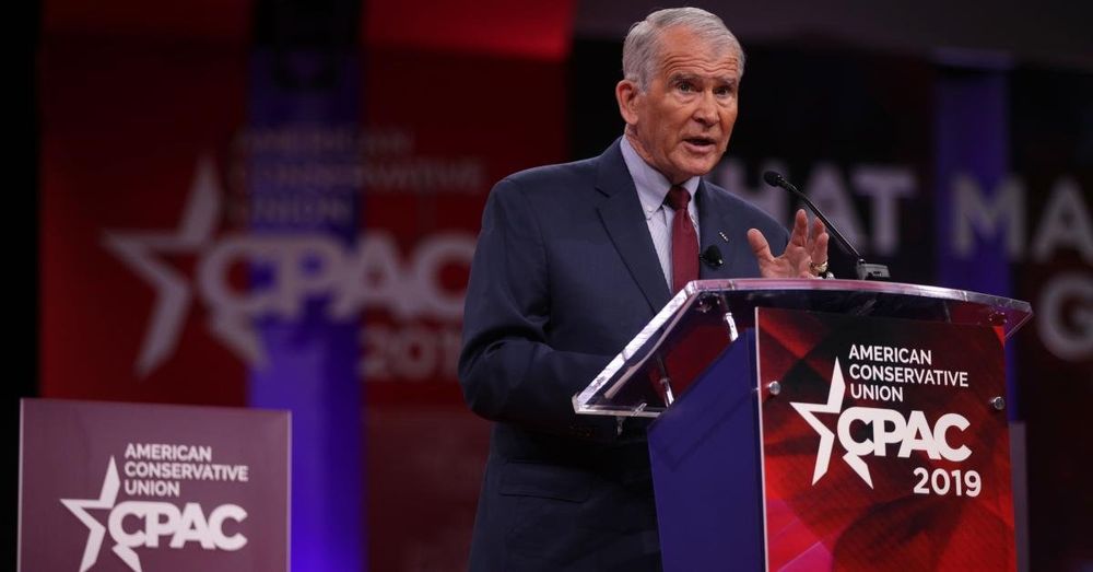 Oliver North marries former secretary in Iran-Contra scandal, Fawn Hall