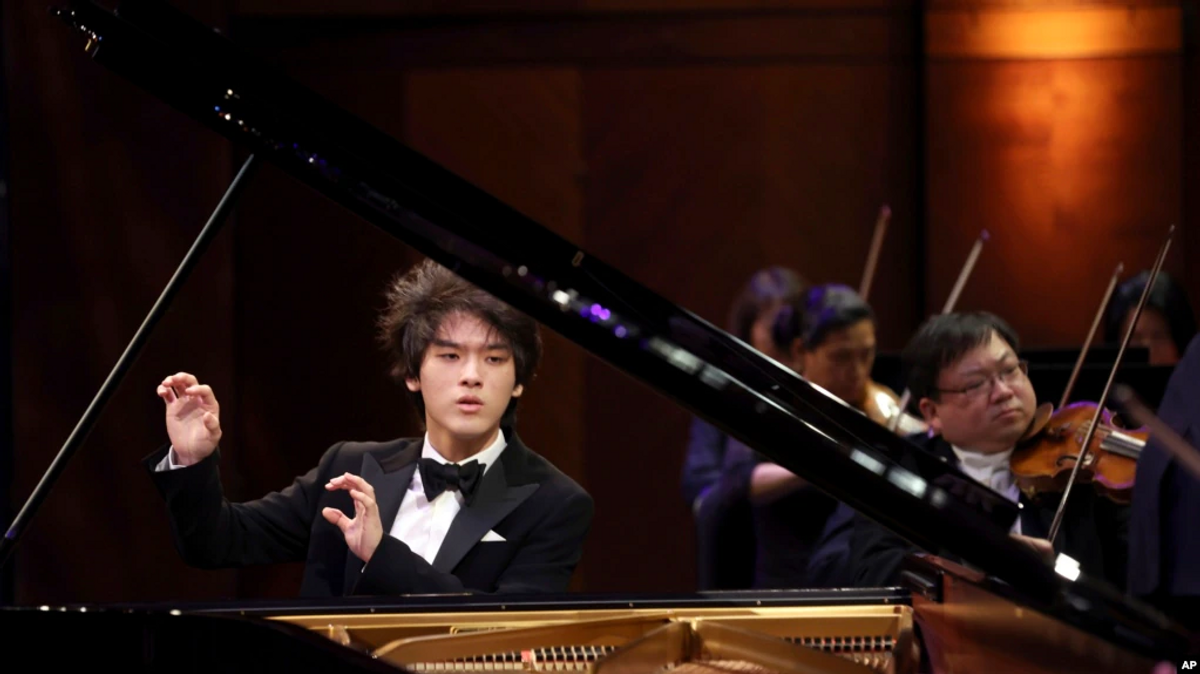 South Korean Pianist, 18, Wins Van Cliburn Competition