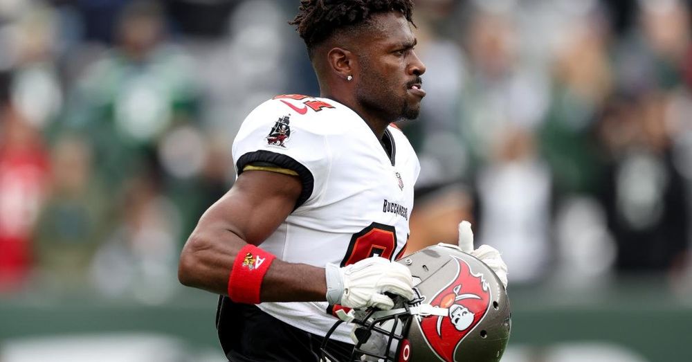 Former Pittsburgh wide receiver Antonio Brown charged with attempted murder
