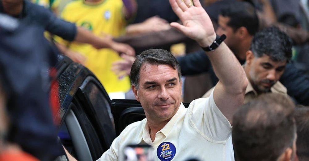Flávio Bolsonaro leaves Brazil for U.S. after disputed election: Report
