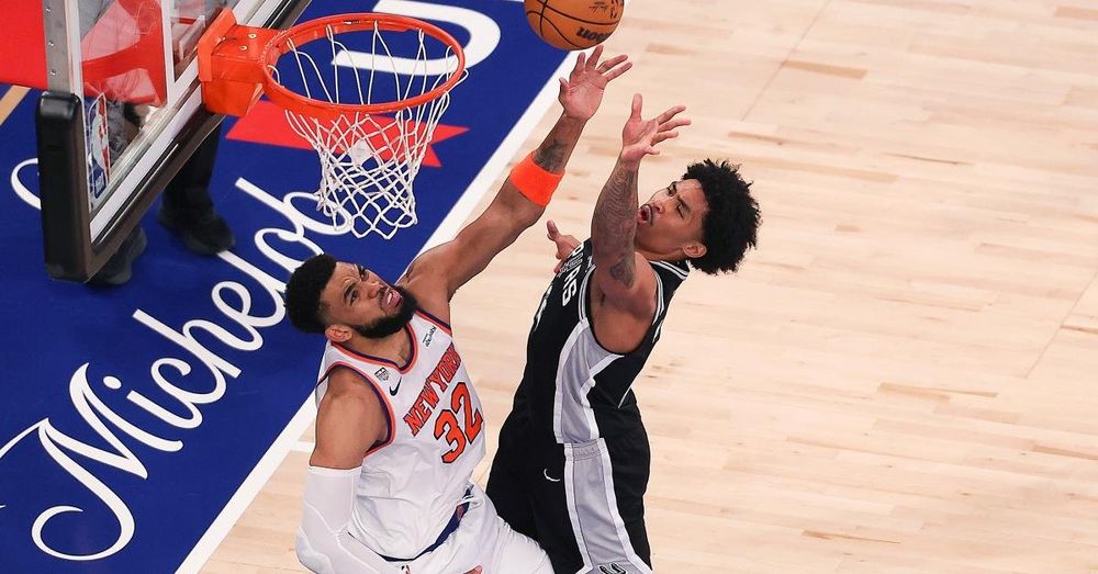 San Antonio Spurs defeat the New York Knicks in Game 3 of the NBA Finals