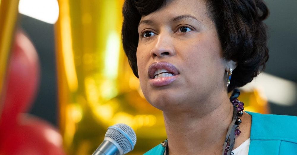 D.C. Mayor Bowser calls for repeal of controversial tipping law, Restaurant Assoc. approves