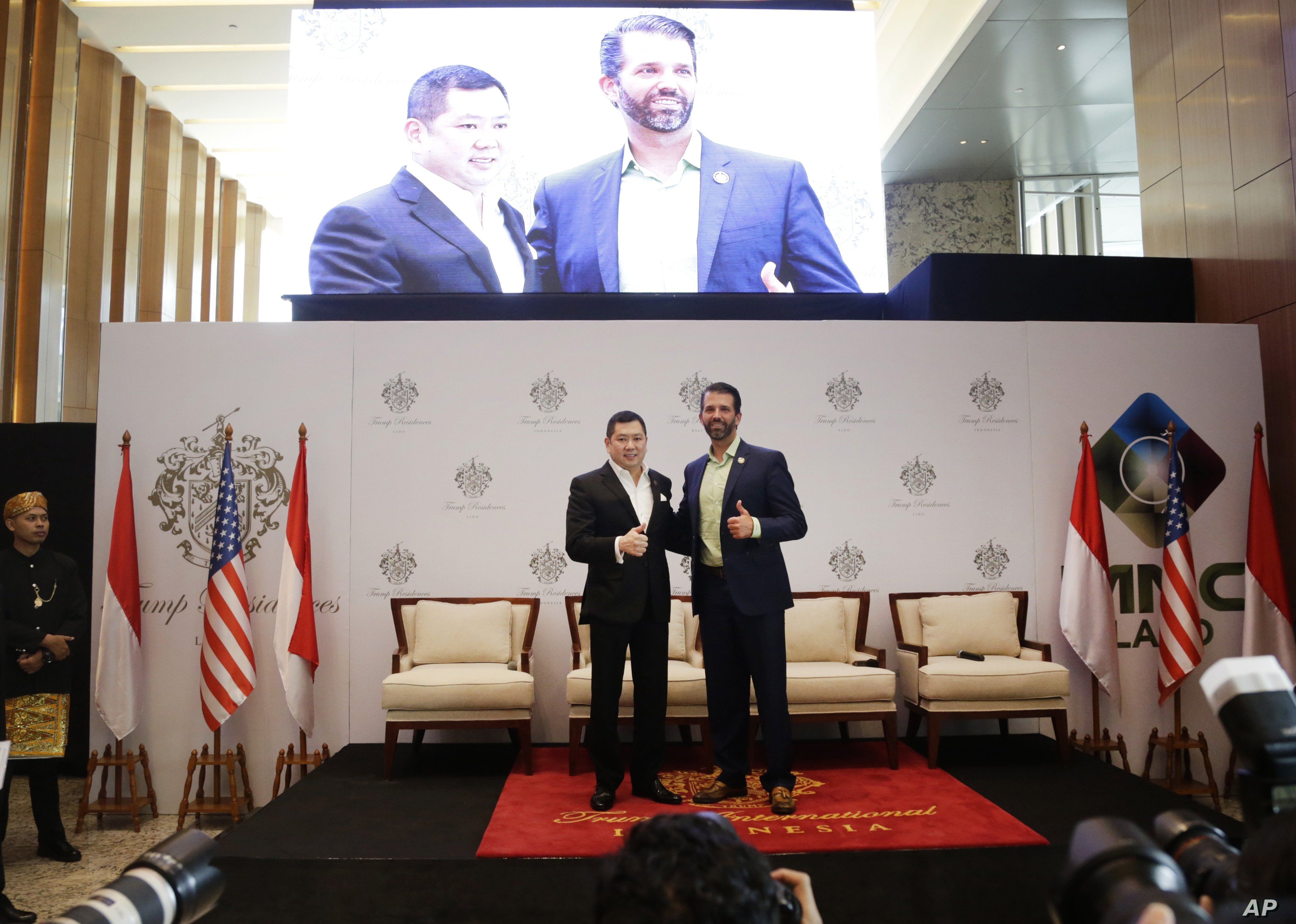 Donald Trump Jr., right, son of U.S. President Donald Trump, and Media Nusantara Citra (MNC) Group President and CEO Hary Tanoesoedibjo pose for photographers during a press conference in Jakarta, Indonesia, Aug. 13, 2019. 