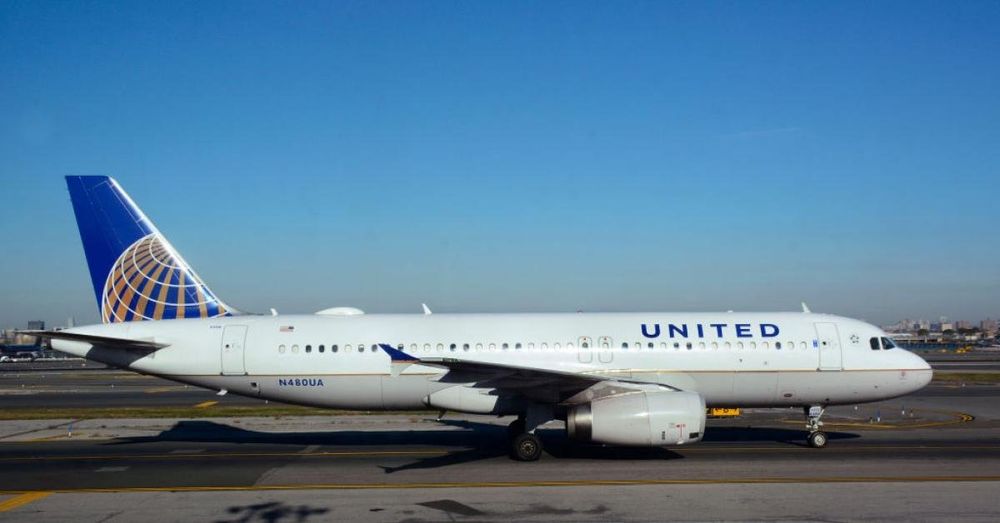 Kite confiscated after it makes contact with United Airlines plane near Washington, D.C.