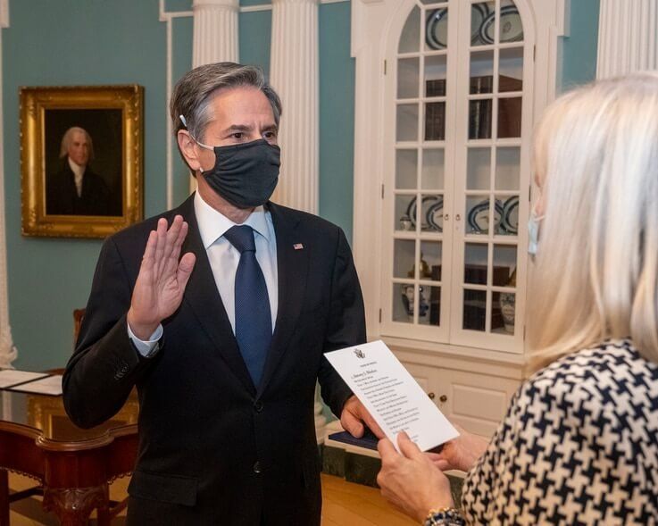 Secretary of State Antony Blinken is sworn in as the 71st U.S. Secretary of State by Acting Under Secretary of State for Management Carol Z. Perez, at the Department of State in Washington, Jan. 26, 2021. (State Department photo)