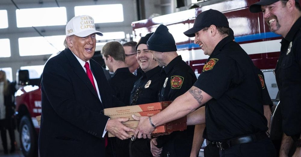 Trump delivers pizzas to fire department in Iowa where temperature are minus-10 on caucus day
