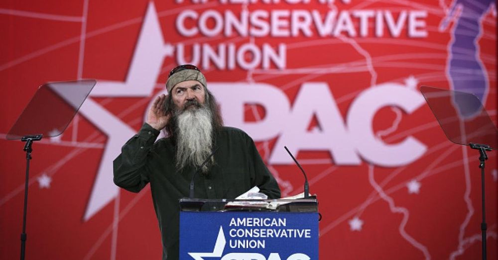 Duck Dynasty star Phil Robertson dies at age 79