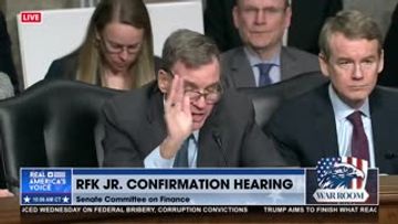 THE HYPOCRISY FROM THE DEMOCRATS, CROWD CLAPS FOR RFK JR