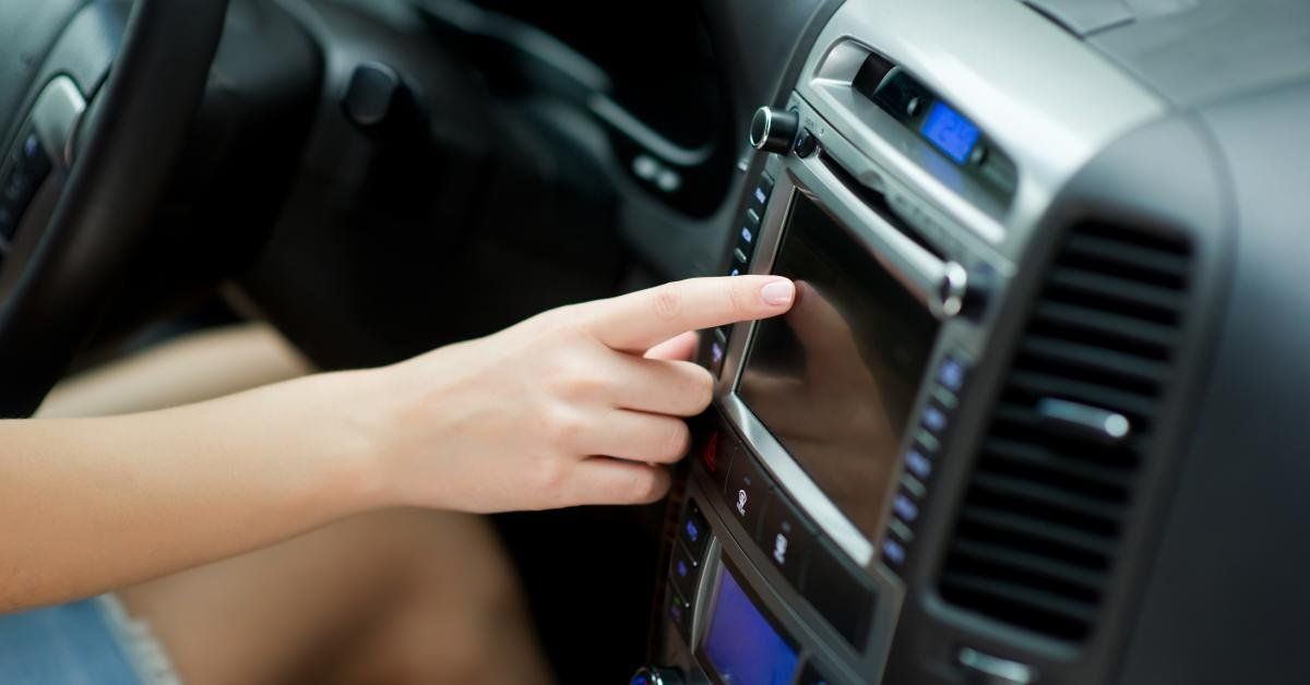 Automakers' push to remove AM radio in new cars gets pushback from Hannity to Hill - Real America's Voice News