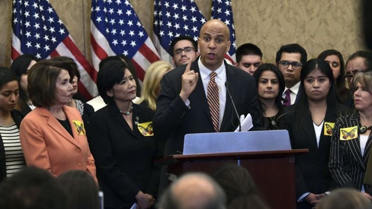 Eyeing White House, Cory Booker Introduces Himself to Iowa