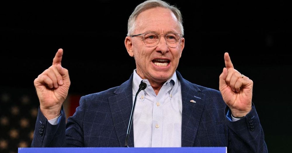 AZ Democrat governor formally selects former Republican mayor as running mate in reelection campaign