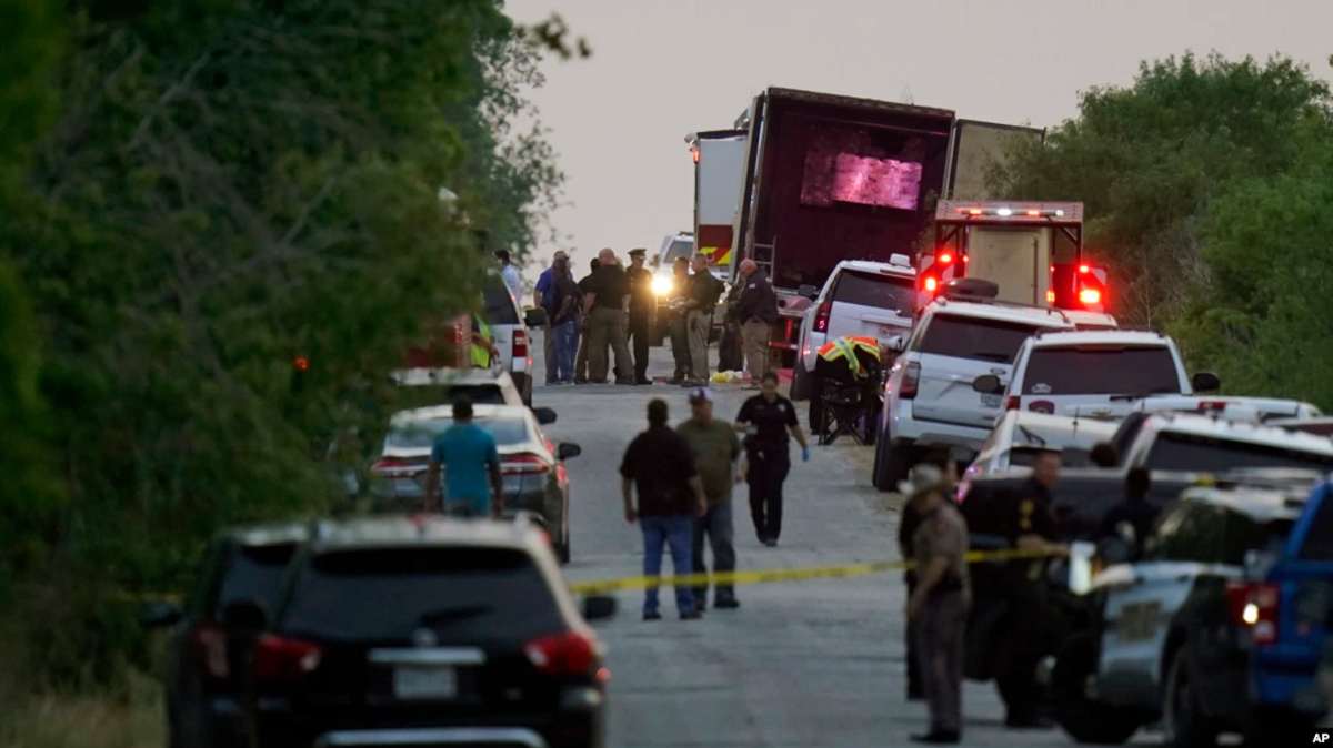 50 Migrants Die in Truck in Texas