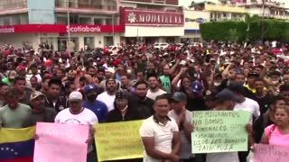 Thousands of migrants marching and reuniting in Tapachula