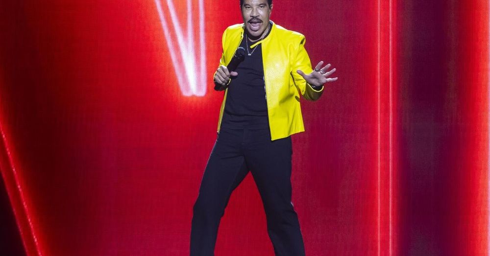 1980s pop singer Lionel Richie hospitalized in ICU after St. Louis performance