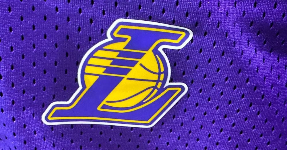 Buss family to sell controlling share of the Lakers for $10 billion: Report