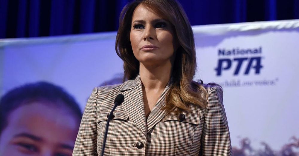 Melania Trump attends naturalization ceremony at National Archives