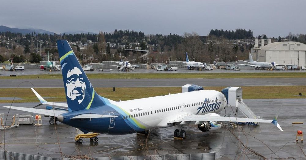 Alaska Airlines plane aborts takeoff to prevent crash with Southwest Airlines plane