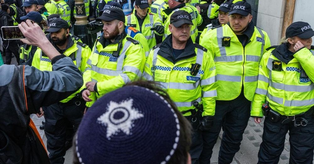 Ten wounded in knife attack aboard British train, terrorism police summoned