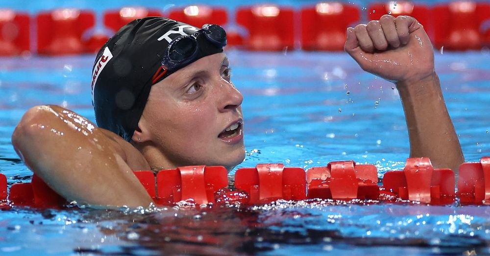 US Swimmer Katie Ledecky remains undefeated in 1,500 freestyle after winning gold at Worlds